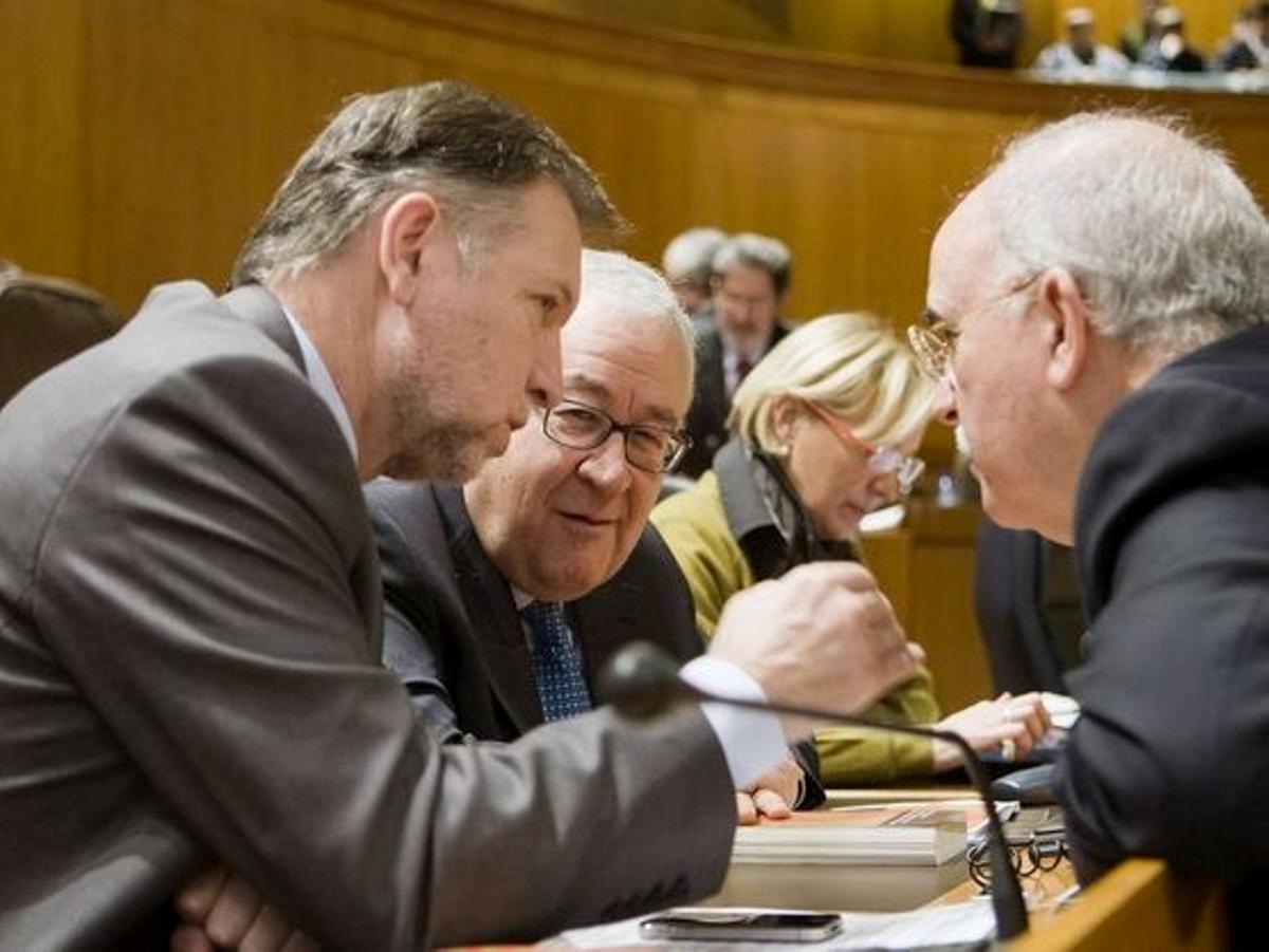 Iglesias, Biel y Larraz, en el hemiciclo aragonés, en 2011