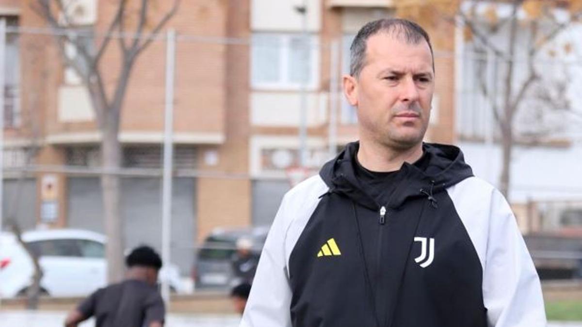 Sheshi va agafar el Juventus de Lloret el 2021, a Tercera Catalana.