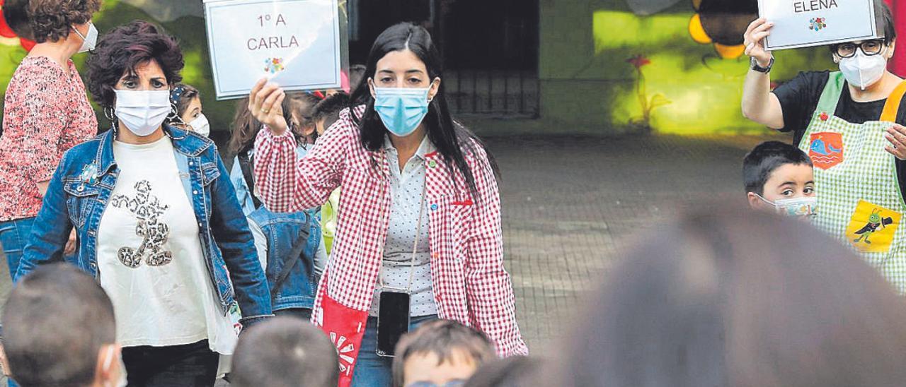 &quot;La burbuja contra el virus acaba a la salida del colegio&quot;, admiten los padres