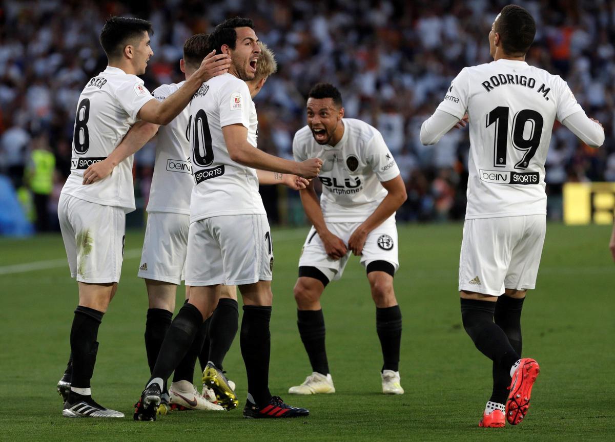 Parejo y Coquelin festejan uno de los goles de la Final