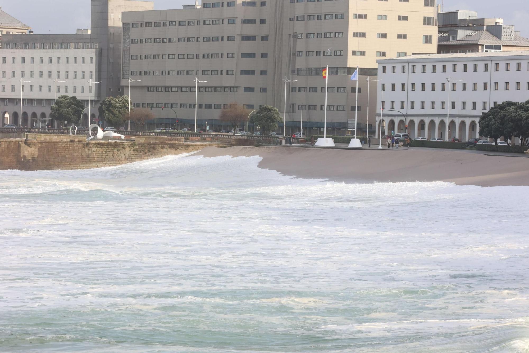 Alerta roja en el mar en A Coruña
