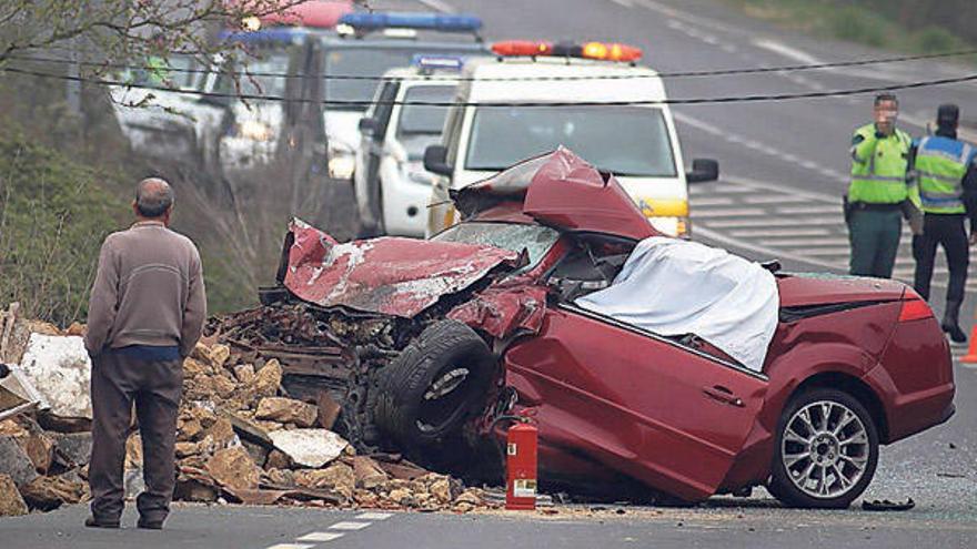 Tres personas mueren en accidentes en  A Estrada, Frades y la AP-9 en Santiago