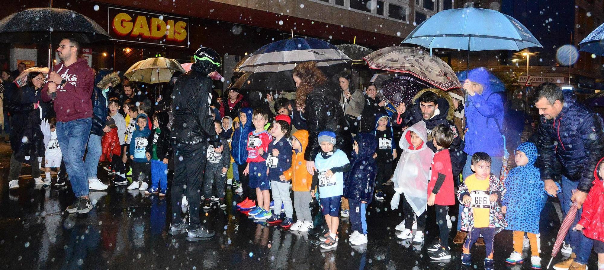 La XXVI Carreira San Martiño de Bueu, contra la lluvia y el viento