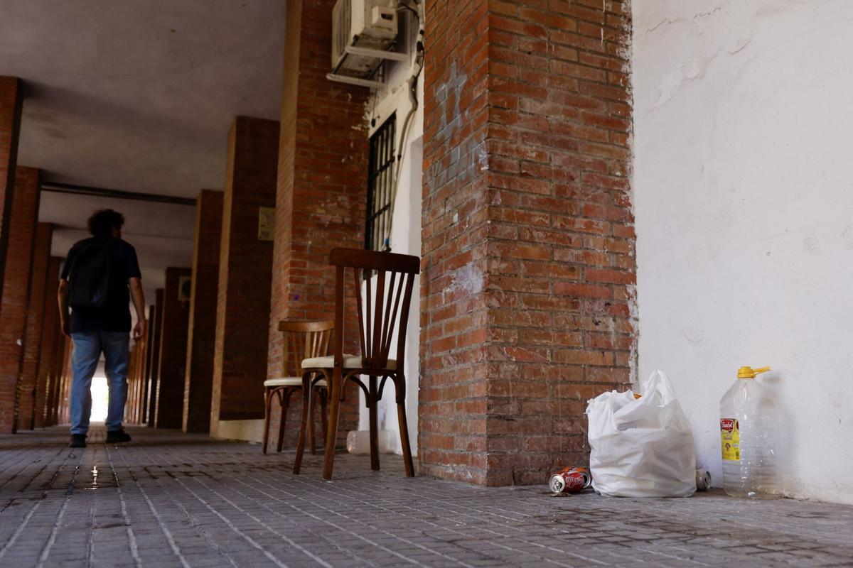 Denuncian la suciedad de los espacios comunes y el mal estado de las viviendas de AVRA Denuncian la suciedad de los espacios comunes y el mal estado de las viviendas de AVRA