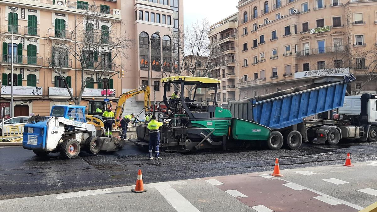 Los trabajos de asfaltado han comenzado a primera hora de lamañana