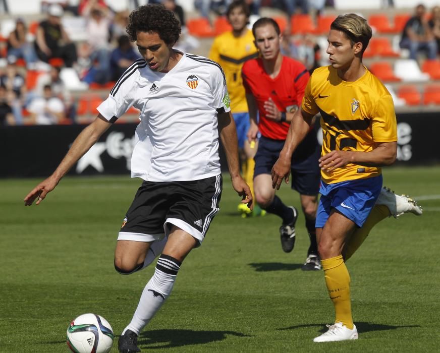 El Puchades se convierte en una fiesta con la victoria del Valencia Mestalla frente al Badalona