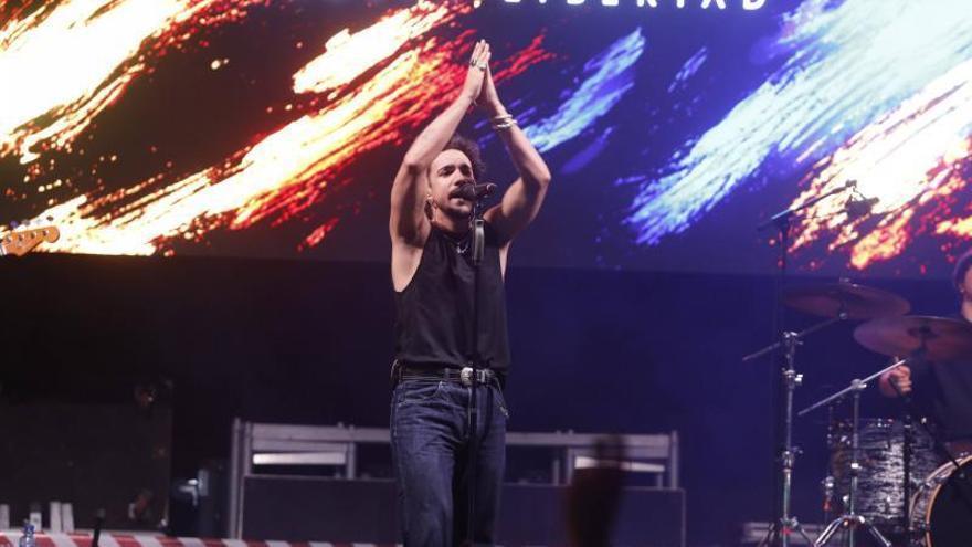 "Vivir es una fiesta" en Avilés con Gonzalo Hermida: "Hay que sentir y abrir los poros de la piel para que te cale la música y la energía que llevamos"