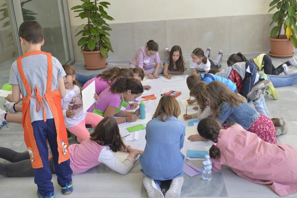 Un instante del taller artístico infantil