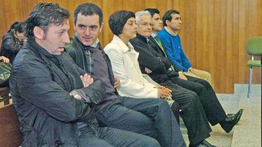 Barreiro (último), con la comisión de gobierno entre 1999 y 2003 en el juicio en Pontevedra
