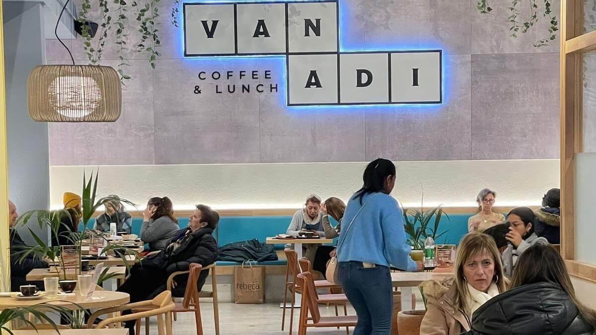 Las cafeterías de Vanadi Coffee son espacios cuidados, modernos, digitales y con personalidad.