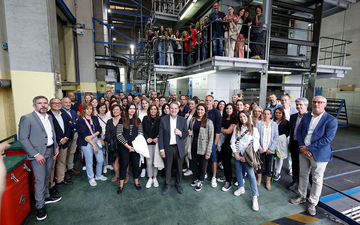 Los ejemplares de la octava edición del FARO DA ESCOLA se materializan en papel