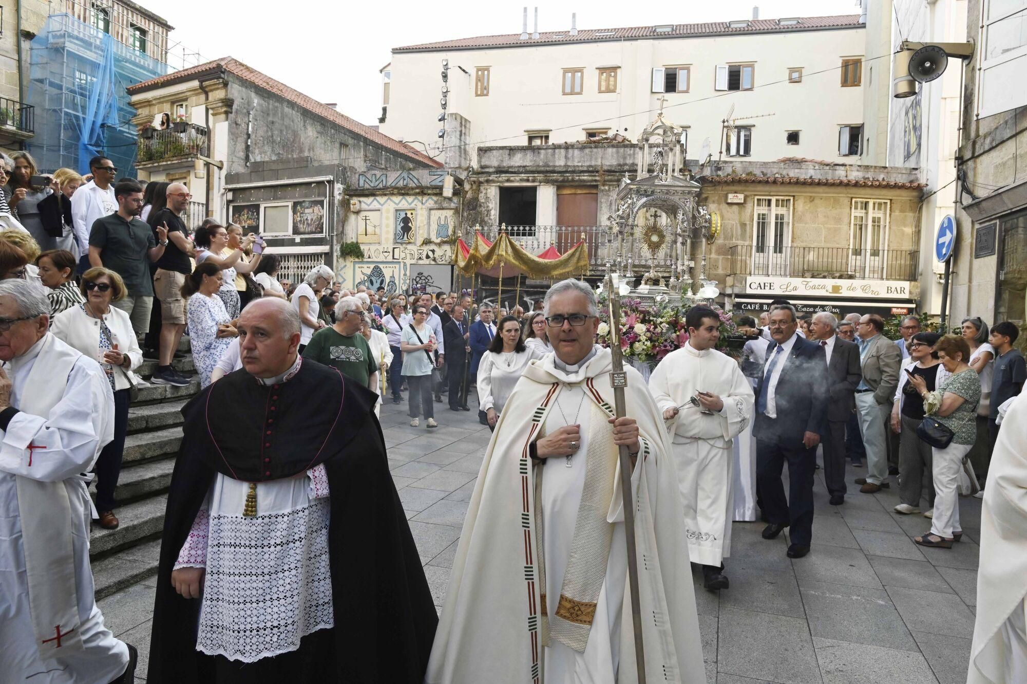 Un año más, los fieles vigueses participaron en una de las fechas más solemnes del calendario religioso, la celebración del Corpus Christi