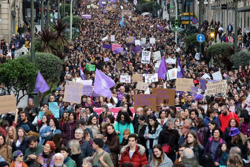 Decenas de miles de viguesas y vigueses vuelven a manifestarse este 8M para reclamar cambios en el sistema.