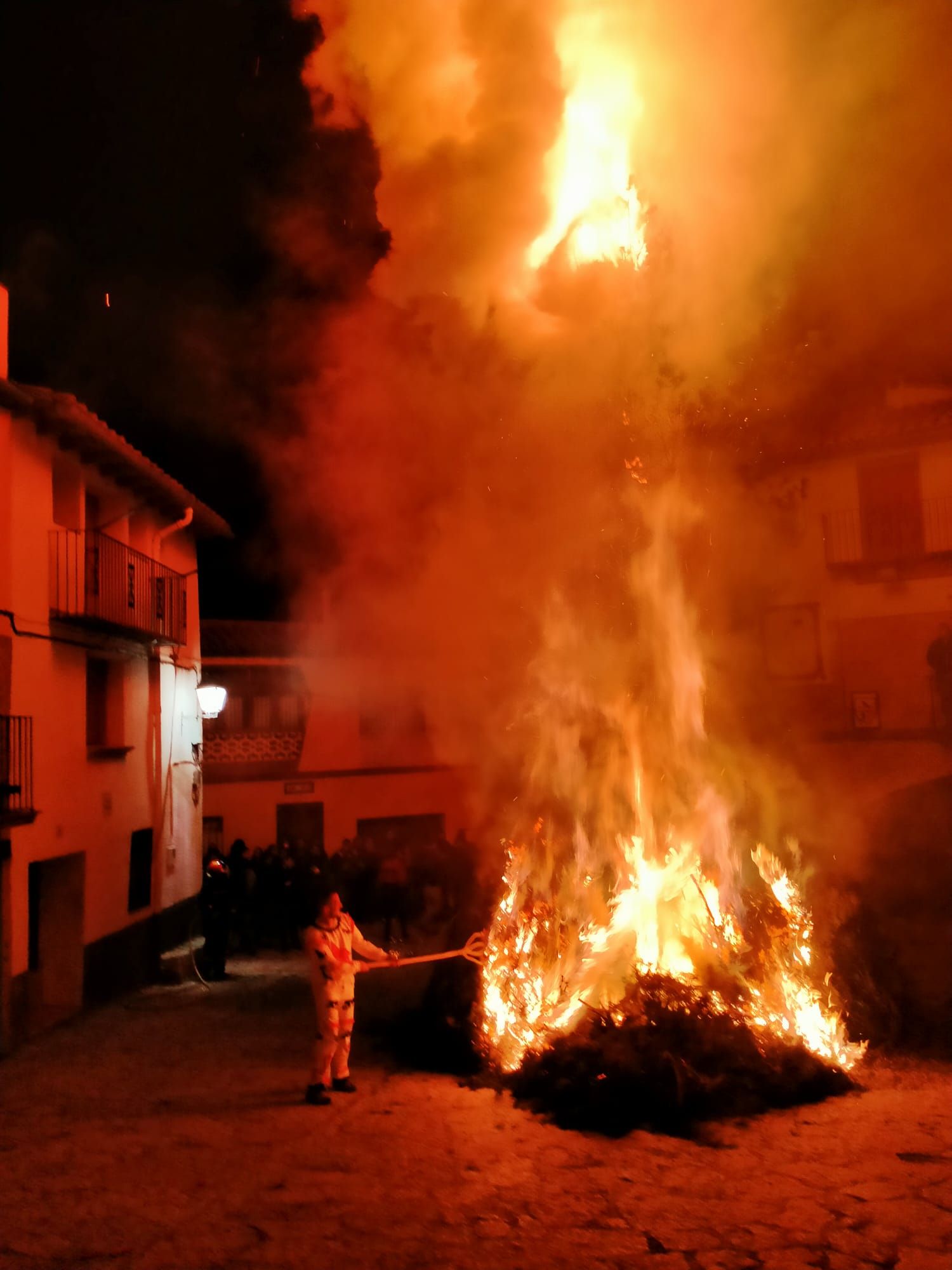 Las imágenes de la fiesta más rara de Sant Antoni en la Todolella, en octubre