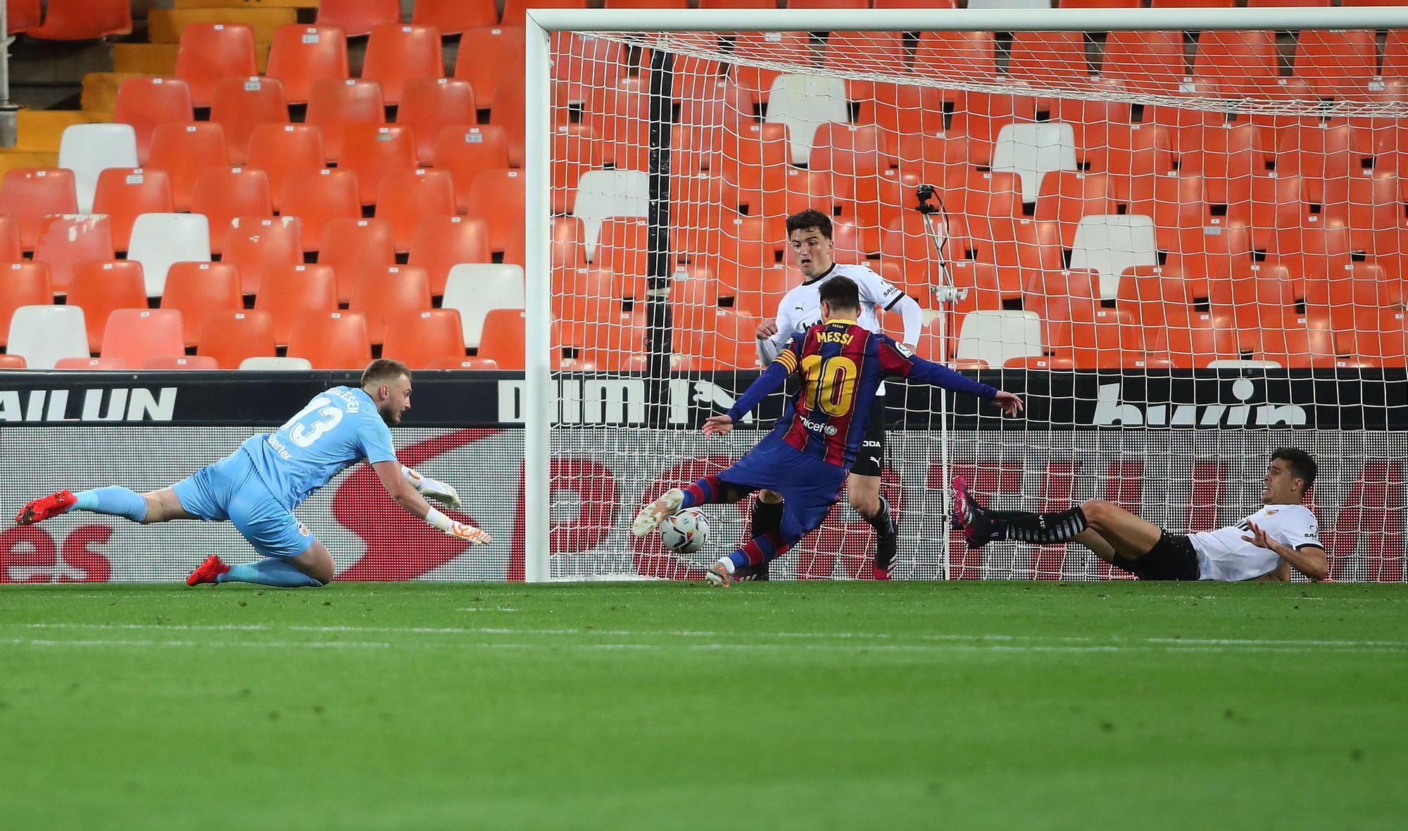 Todas las imágenes del partido entre el Valencia CF y el Barcelona