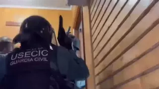 La Guardia Civil desarticula una red de ciberestafadores del amor con víctimas por toda España