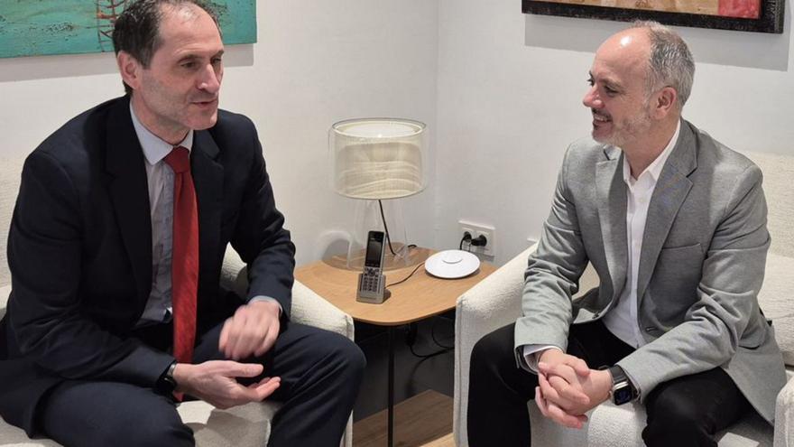 Arnau y Regades, ayer en la sede de Zona Franca. | FdV