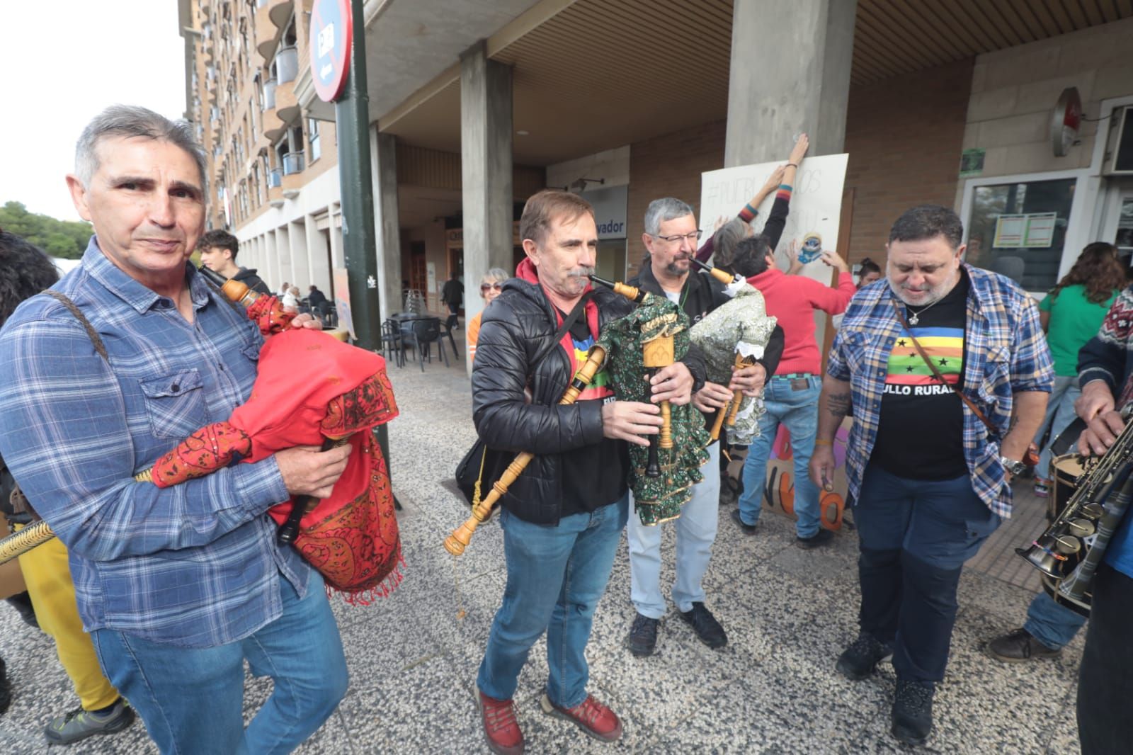 Así ha sido la concentración por el colegio de Caneto en Zaragoza