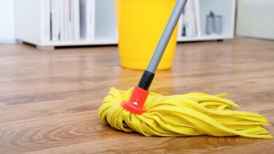 Cómo debes limpiar los suelos, según el tipo de material