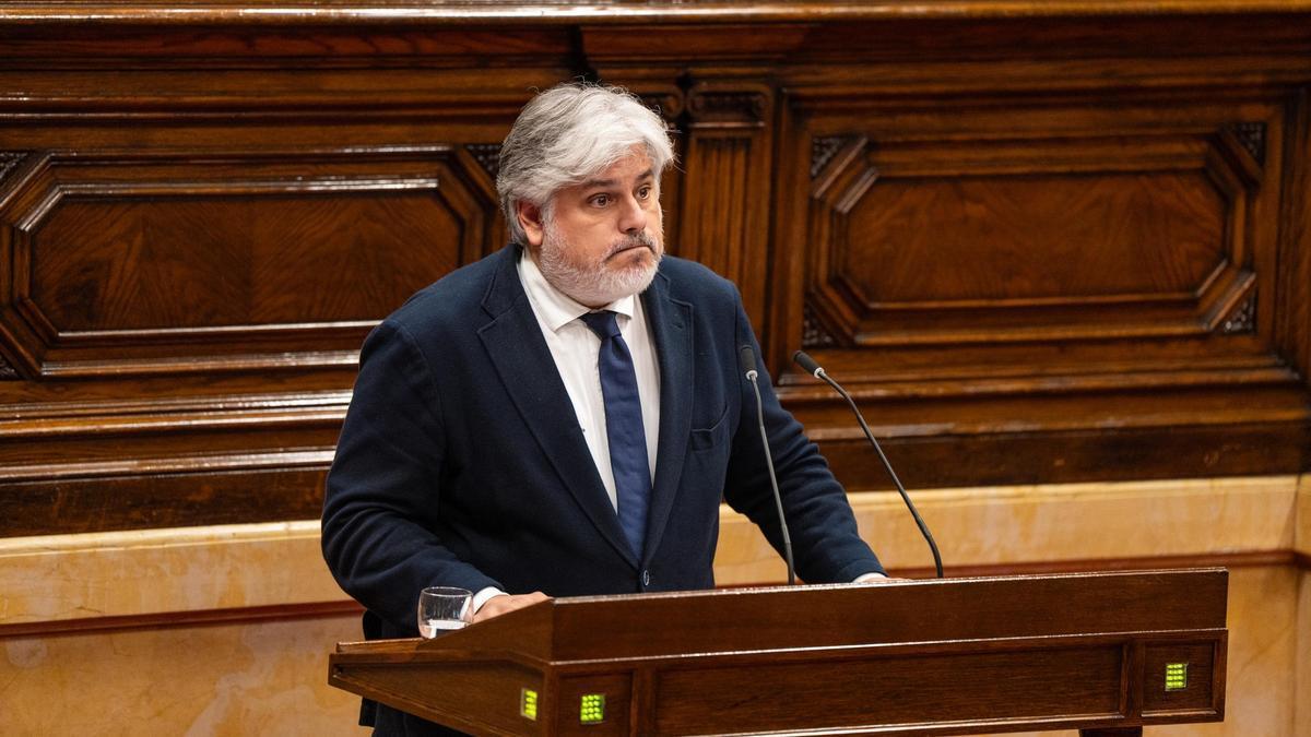 Albert Batet (Junts) durante el pleno en el Parlament