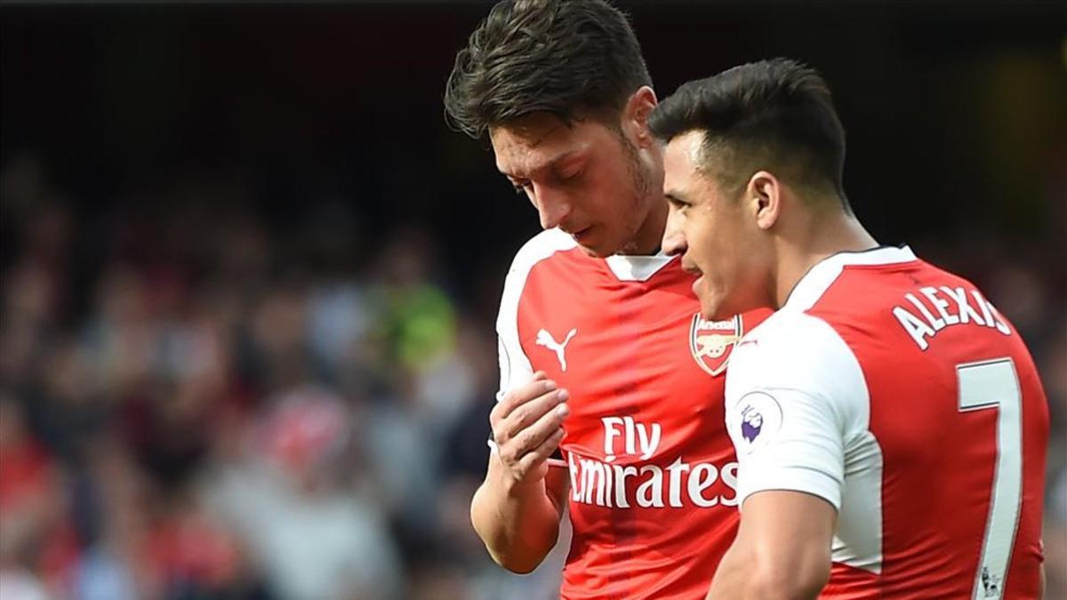 Alexis y Özil tensan la cuerda con el Arsenal por sus altas pretensiones