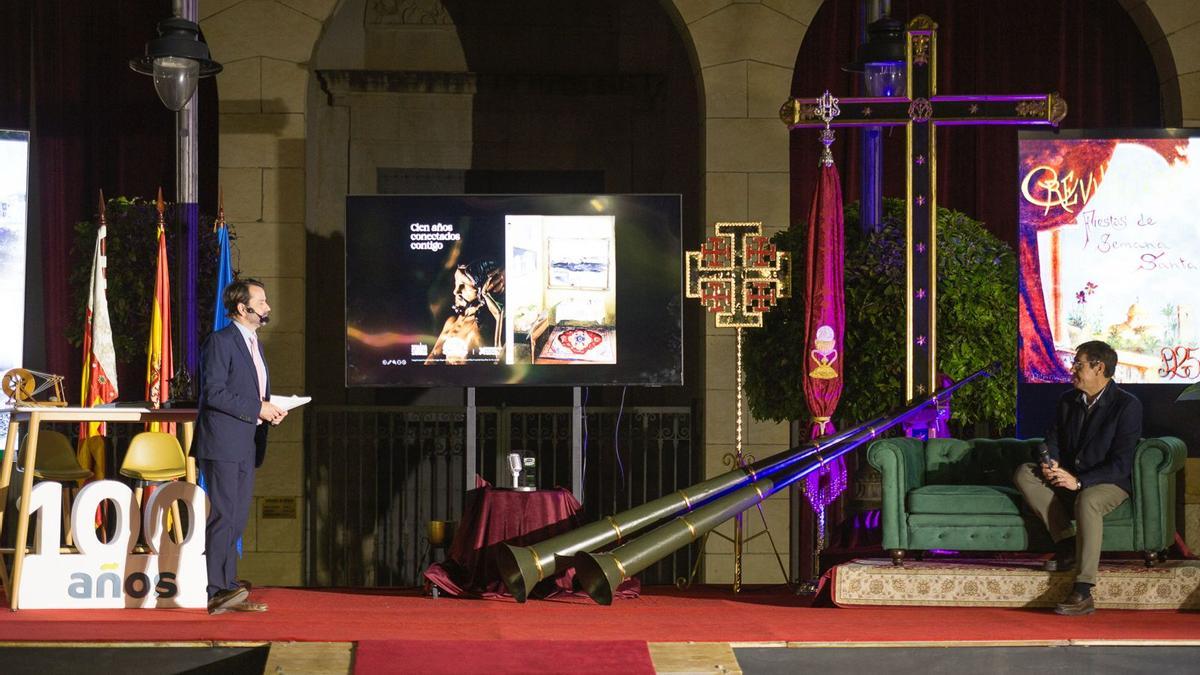 Presentación el pasado año de la revista "Crevillente Semana Santa"
