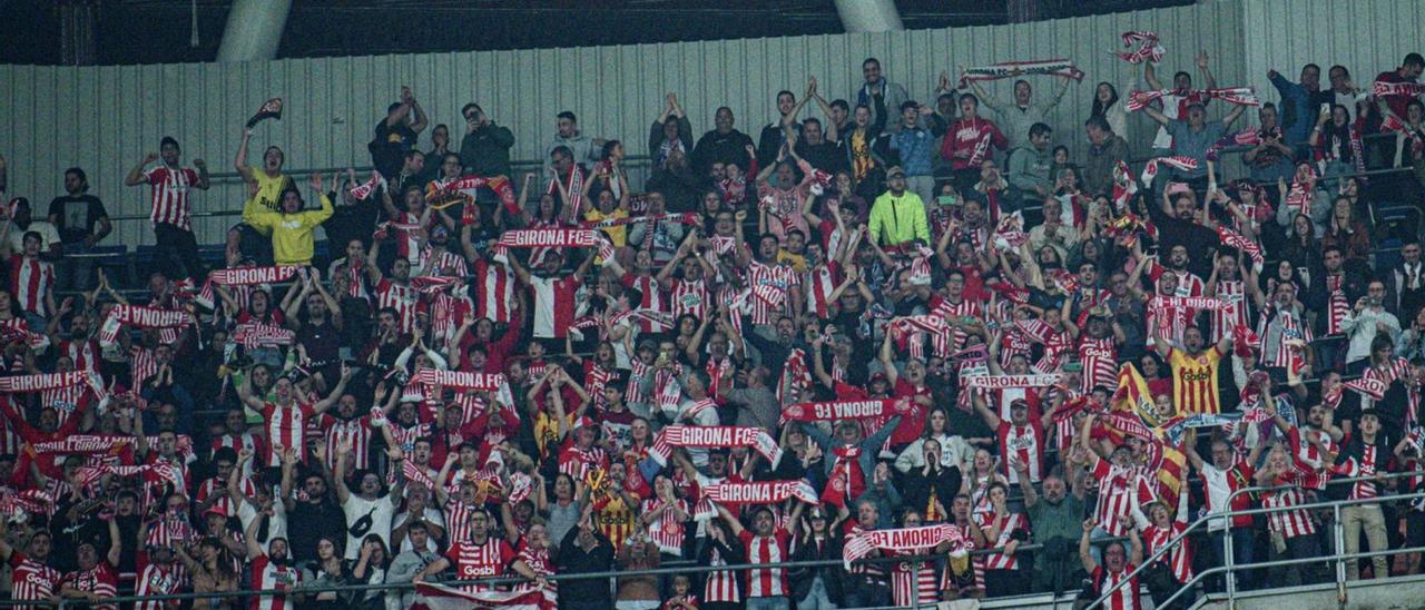 Més de 300 aficionats del
Girona van omplir la grada
visitant.  girona fc/nuri marguí