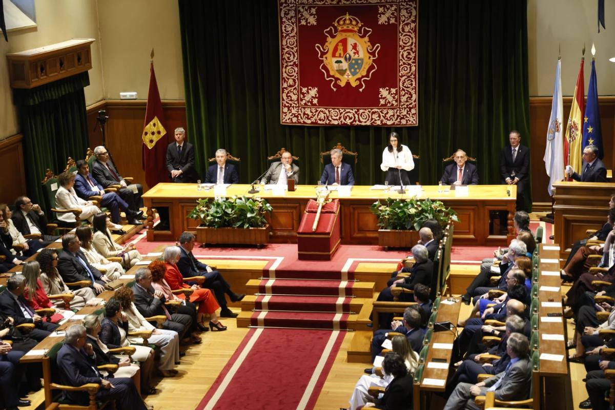 La toma de posesión de Rosa Crujeiras como rectora de la USC en imágenes