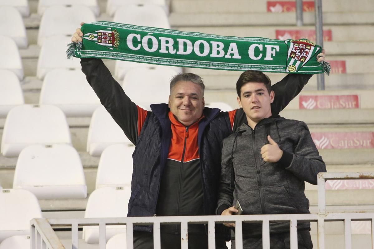 FOTOGALERÍA // El ambiente de la grada en el Córdoba-Osasuna