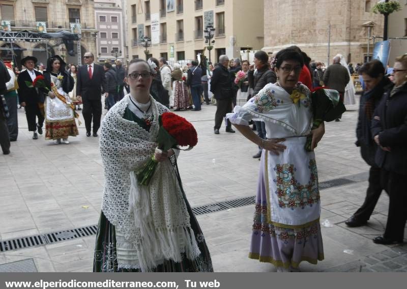 Galería de fotos --  La Ofrenda de Flores pudo con el frío y el viento