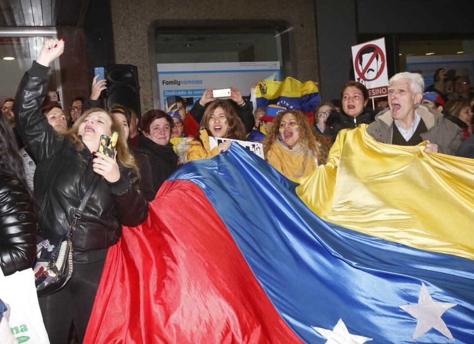 Los manifestaciones se reunieron en la farola de Urzáiz