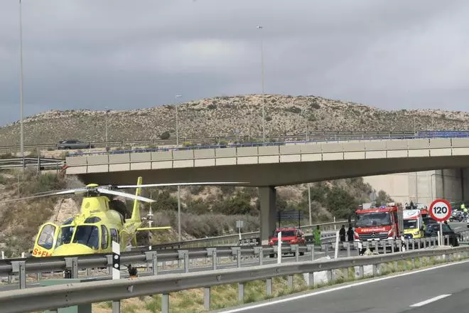 Aparatoso accidente en la A-31 en Monforte del Cid