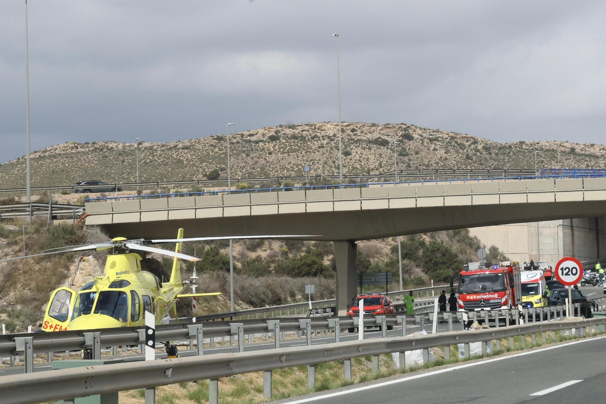 Aparatoso accidente en la A-31 en Monforte del Cid
