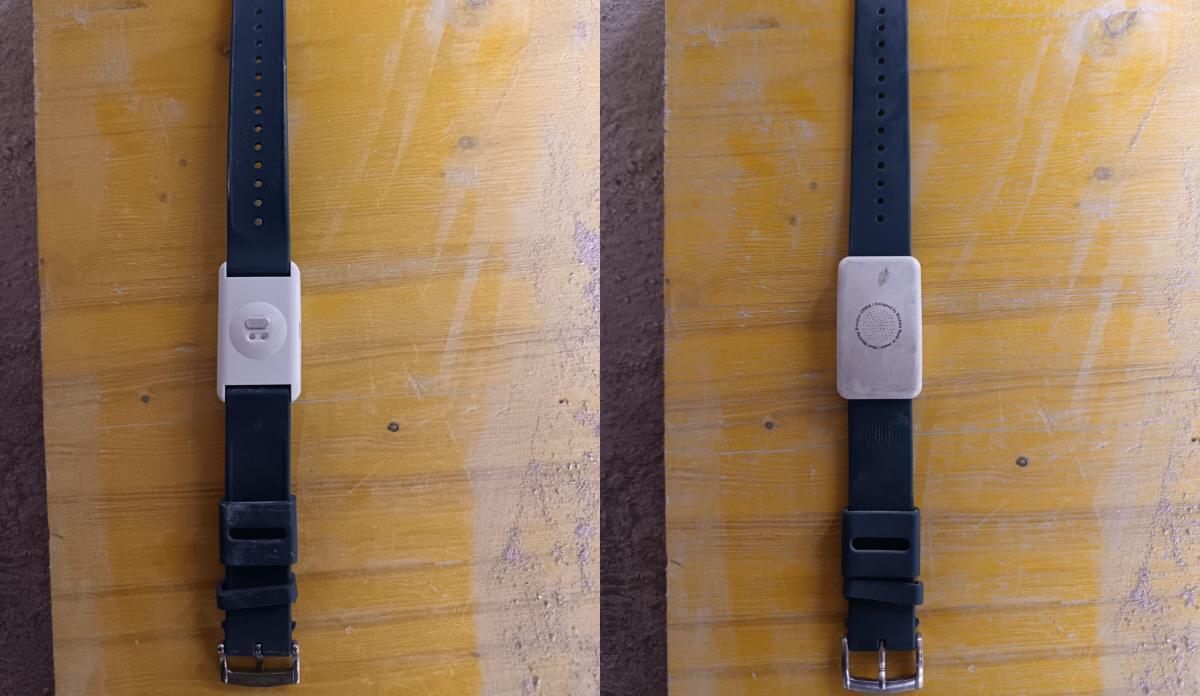 La pulsera CANARIA+ de Joaquín Pavón, trabajador a pie de calle en Madrid.