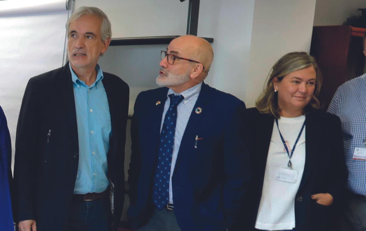 Aquilino Alonso (gerente del Sespa), Miguel Rodríguez (nuevo gerente de Oviedo) y Asunción Artime (nueva gerente de Avilés).