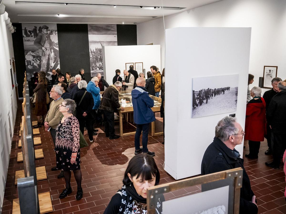 L'exposició s'ha instal·lat al cor del Museu de l'Exili, a la sala principal.
