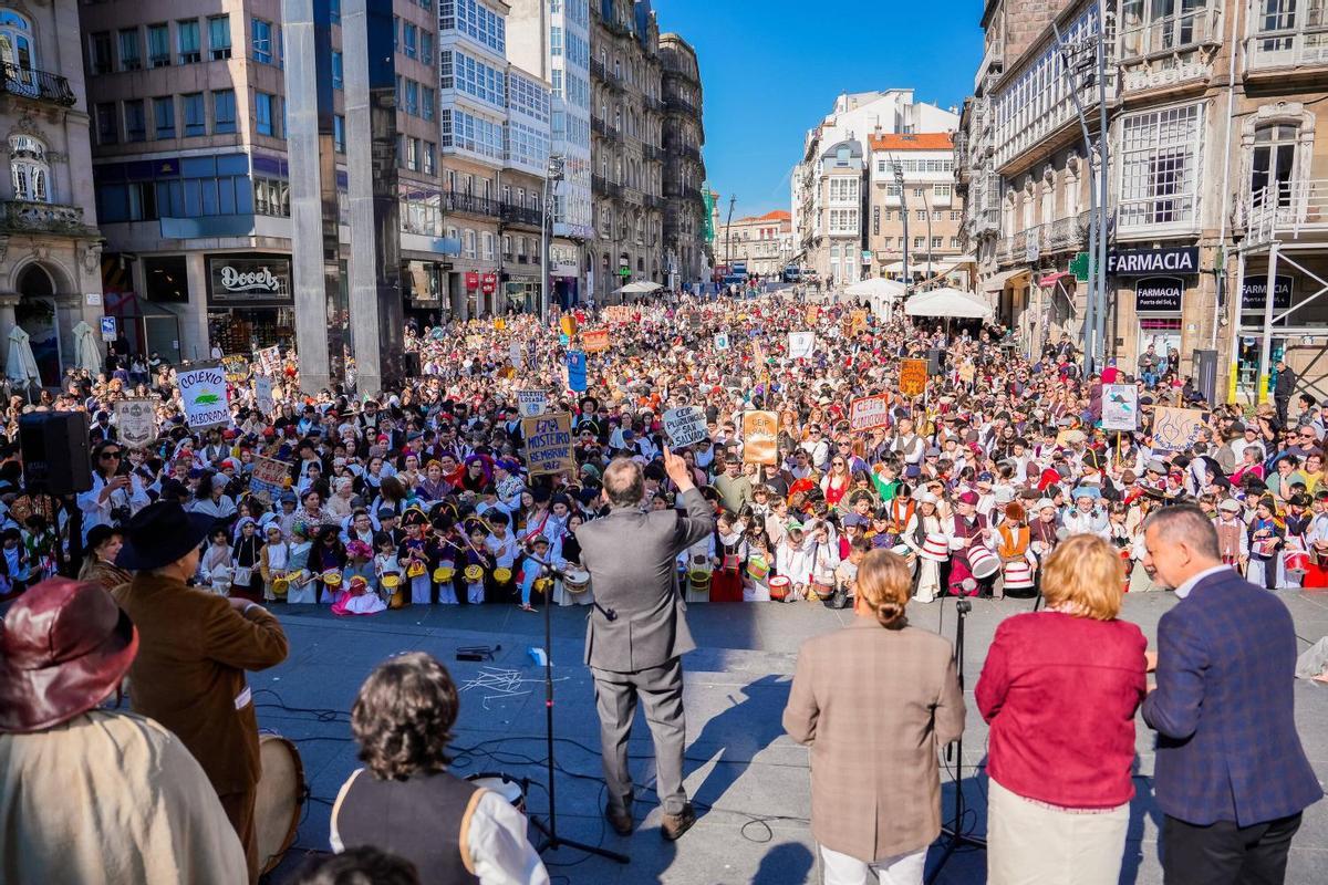 Más de 2.000 escolares toman Vigo con la Reconquistiña