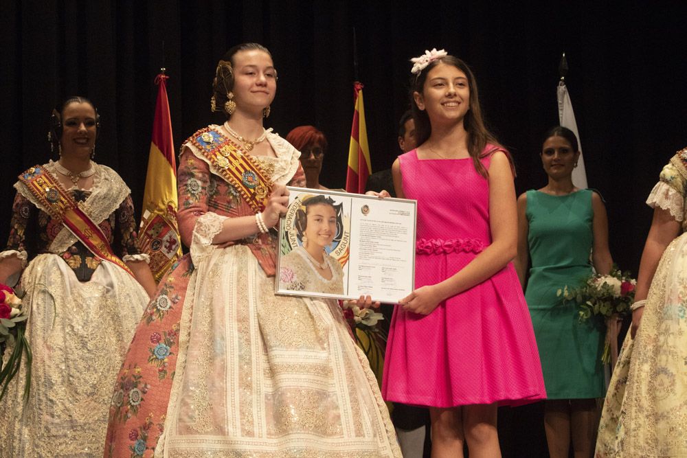 Las próximas Falleras  Mayores de Sagunt Claudia y Maite, en su acto de nominación.