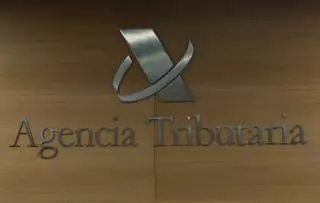 Hacienda te devuelve 300 euros si tienes un hijo menor de 25 años y 900 si tienes dos: así tienes que ponerlo en la declaración de la renta