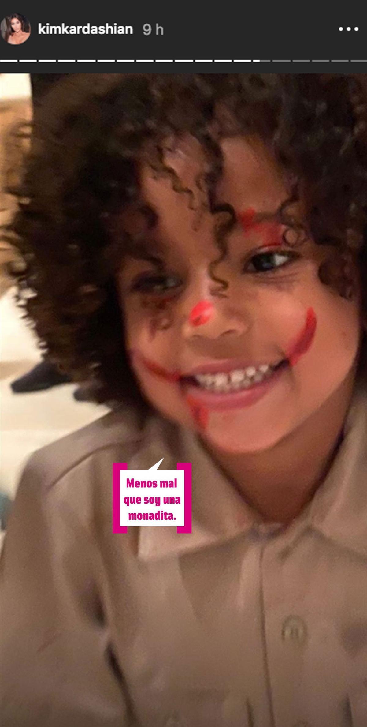 North West pinta de payaso a su hermano Saint North West pinta de payaso a su hermano Saint