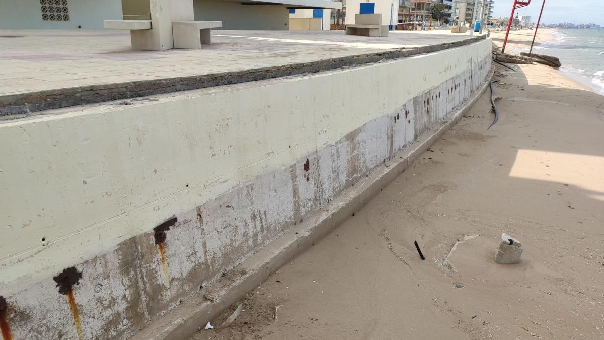Bellreguard instalará una barandilla provisional para garantizar la seguridad en la playa este verano