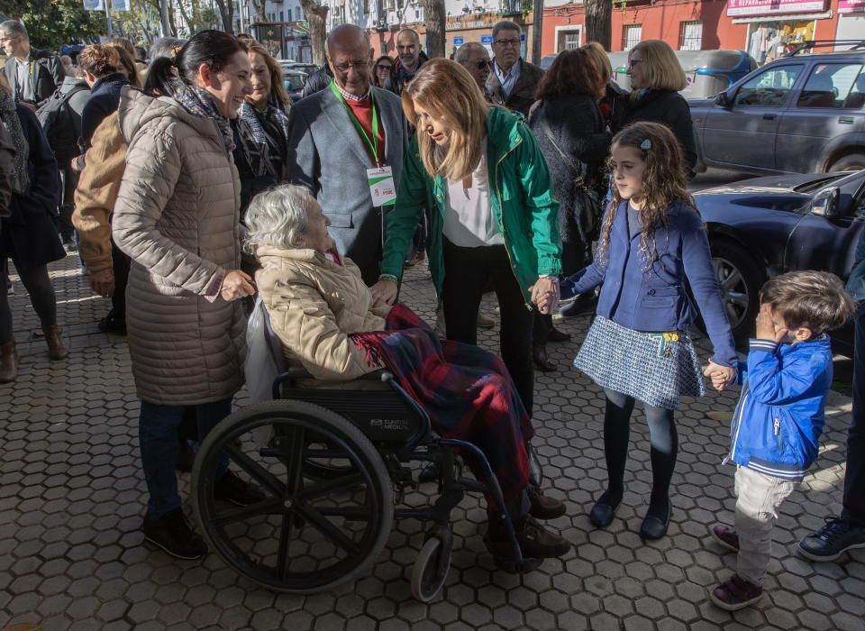 SUSANA DÍAZ VOTA EN COLEGIO ELECTORAL EN TRIANA