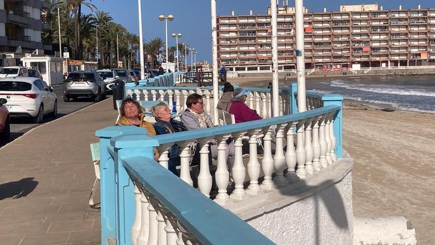Así es ahora el paseo de la playa de Los Locos que se va a reurbanizar en Torrevieja por 8,5 millones de euros