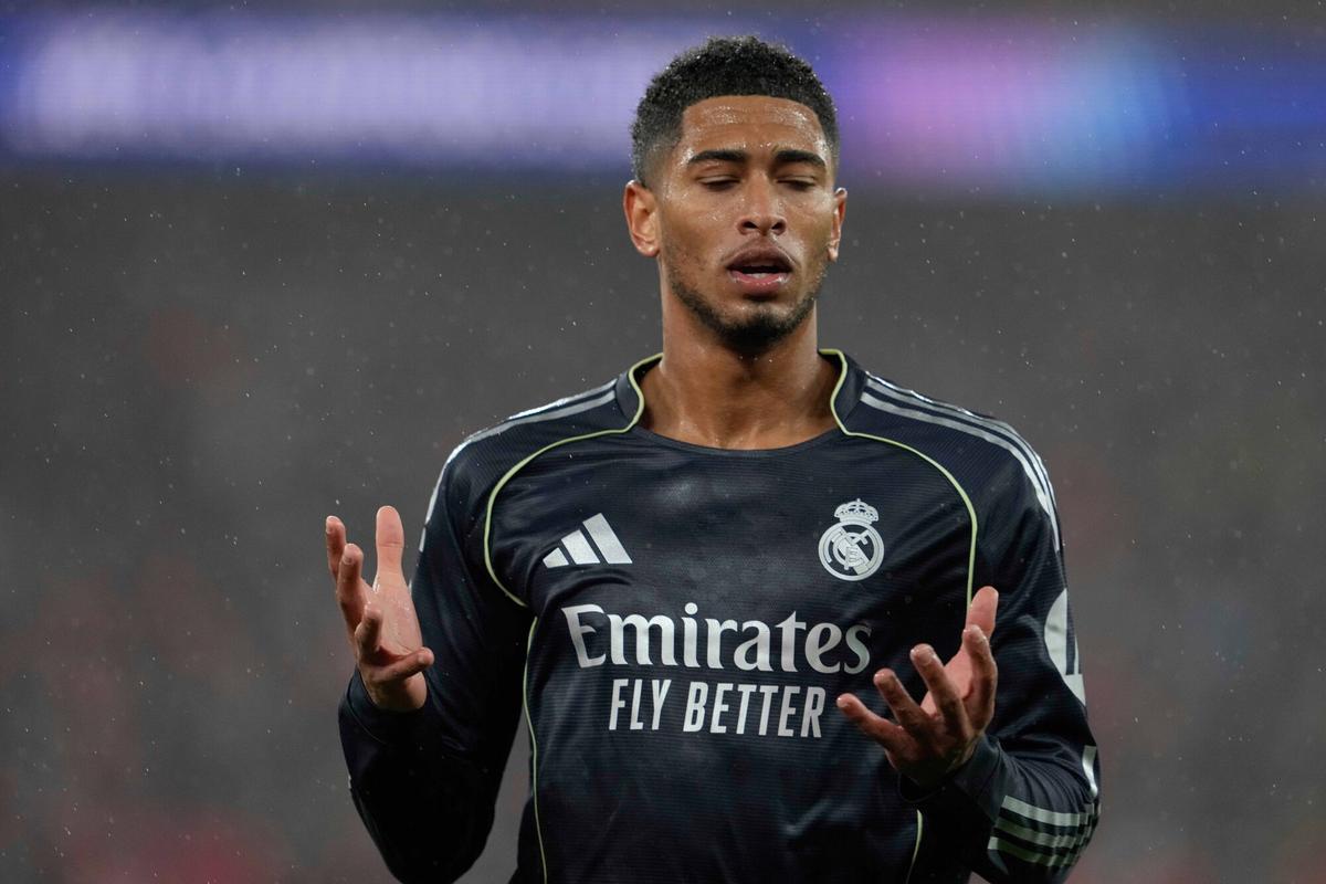 Jude Bellingham durante el Benfica - Real Madrid de la Champions 2025/26