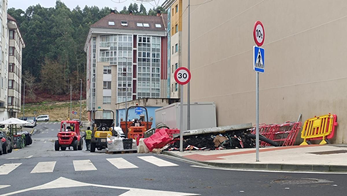 Los trabajos de humanización en Milladoiro prosiguieron ayer domingo aunque a medio gas