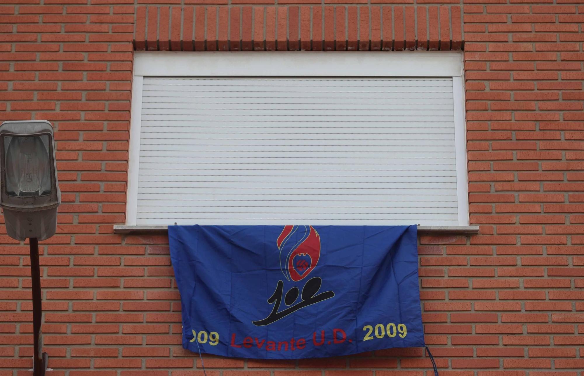 La afición del Levante UD engalana sus balcones