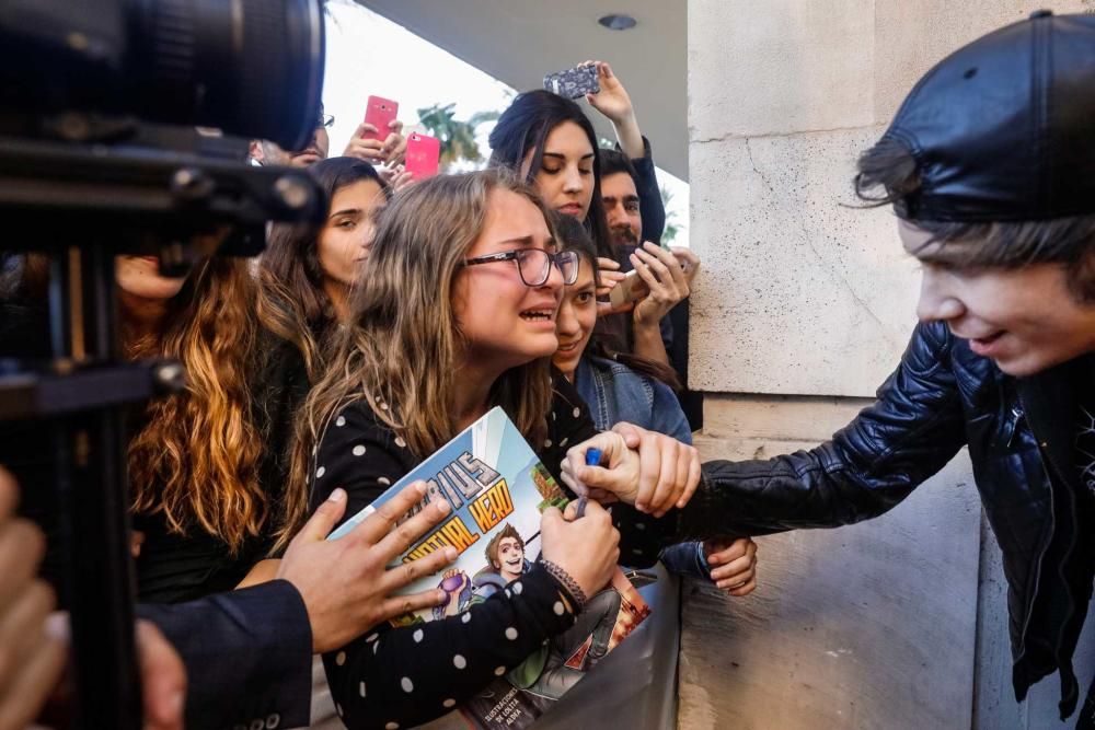 Hunderte jugendliche Youtuber feierten vor und im Auditorium ihre Idole