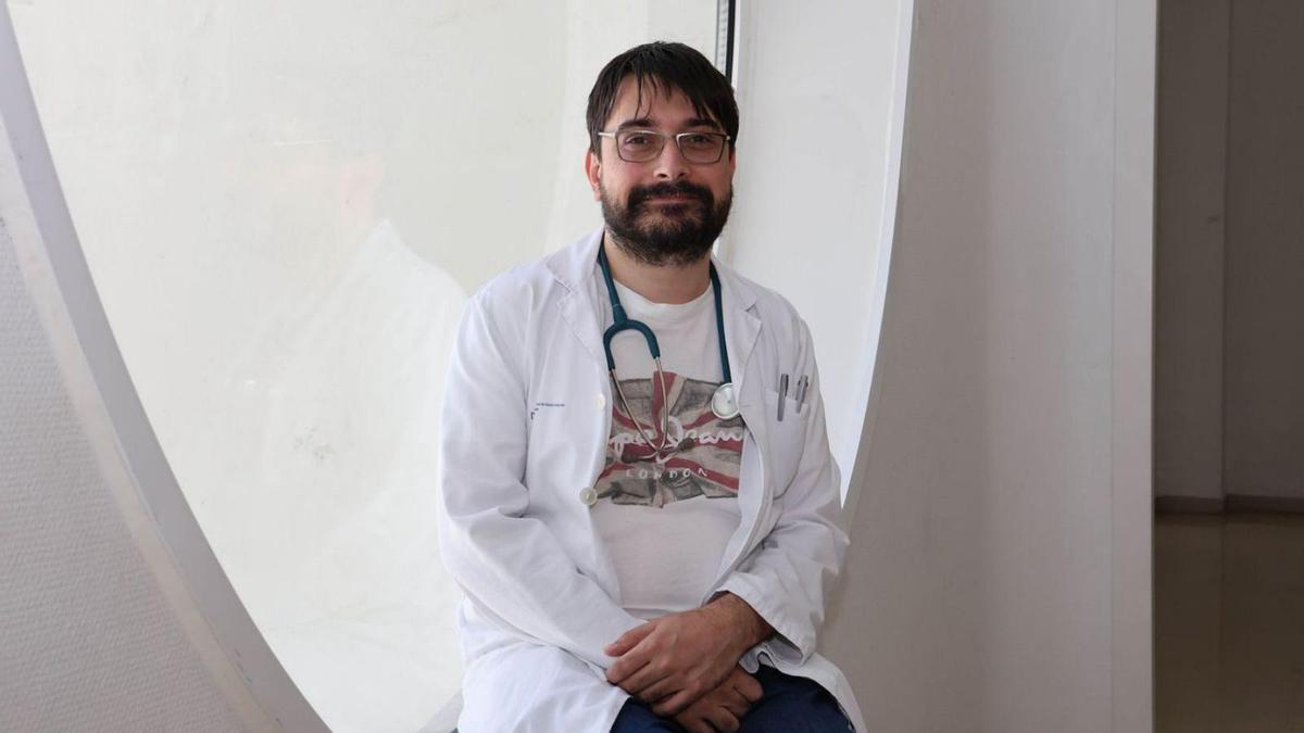 El doctor Alexandre Pérez, ayer, en el Meixoeiro.
