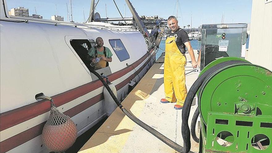 Las barcas ya repostan en el puerto de Benicarló tras más de una década