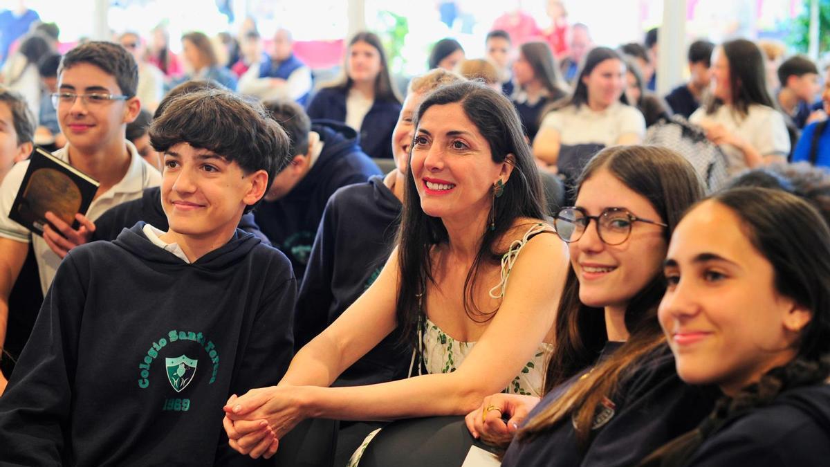 El concurso 'Está en los libros' viaja a través de la obra de Espido Freire en Badajoz